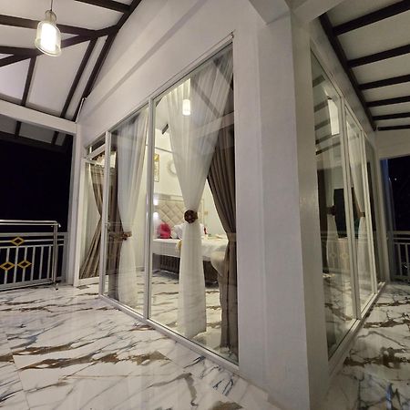 Thomas' Retreat Bukit Lawang Hotel ภายนอก รูปภาพ