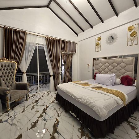 Thomas' Retreat Bukit Lawang Hotel ภายนอก รูปภาพ