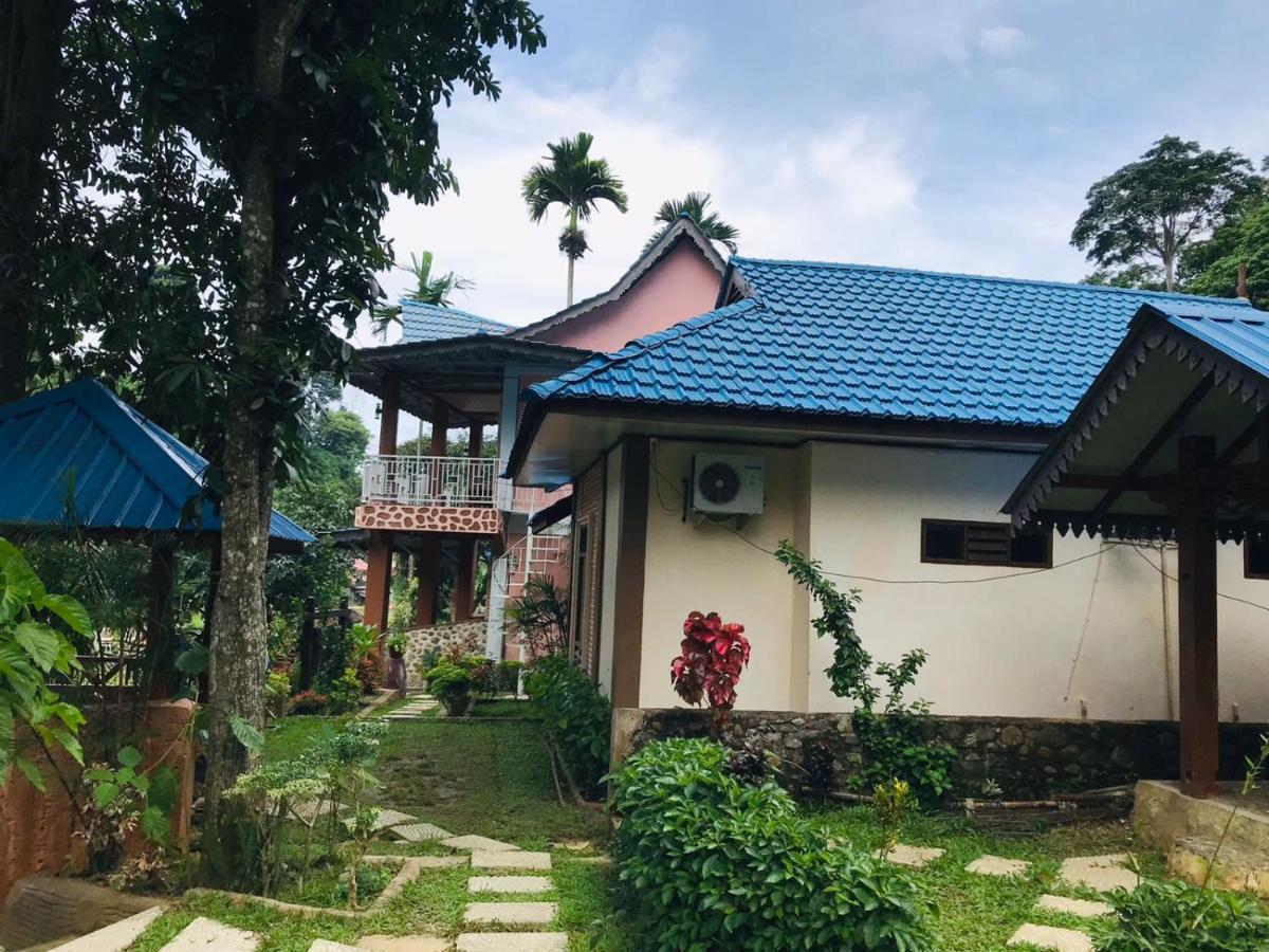 Thomas' Retreat Bukit Lawang Hotel ภายนอก รูปภาพ