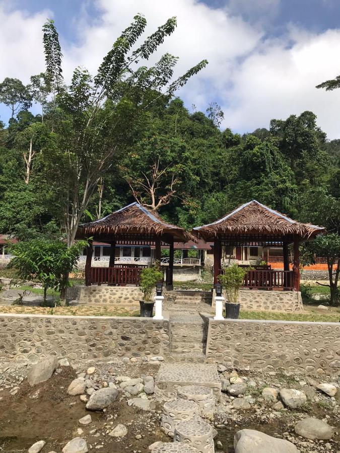 Thomas' Retreat Bukit Lawang Hotel ภายนอก รูปภาพ
