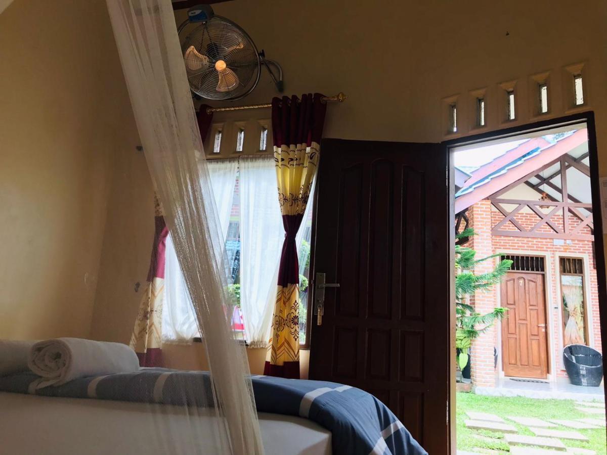 Thomas' Retreat Bukit Lawang Hotel ภายนอก รูปภาพ