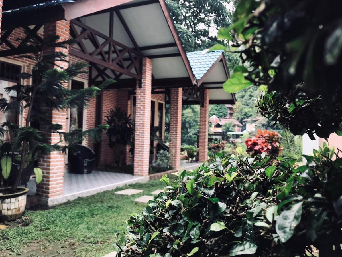 Thomas' Retreat Bukit Lawang Hotel ภายนอก รูปภาพ
