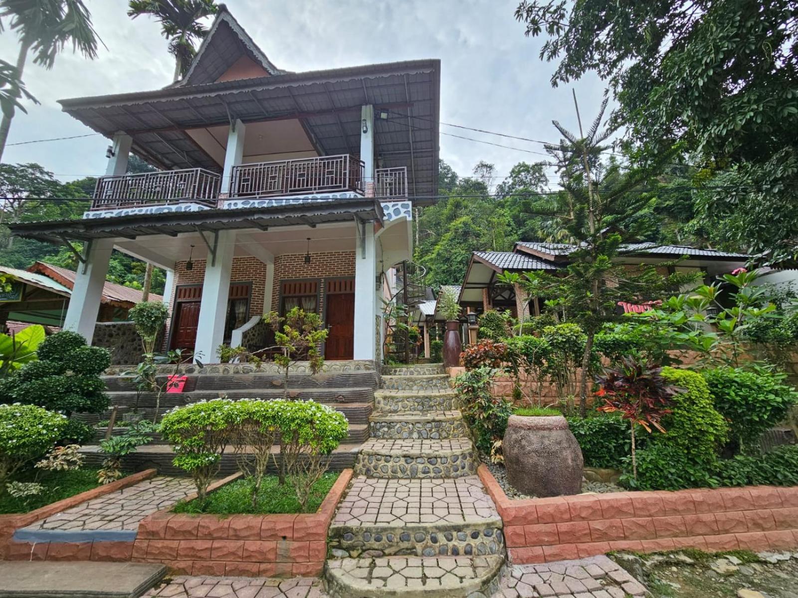 Thomas' Retreat Bukit Lawang Hotel ภายนอก รูปภาพ