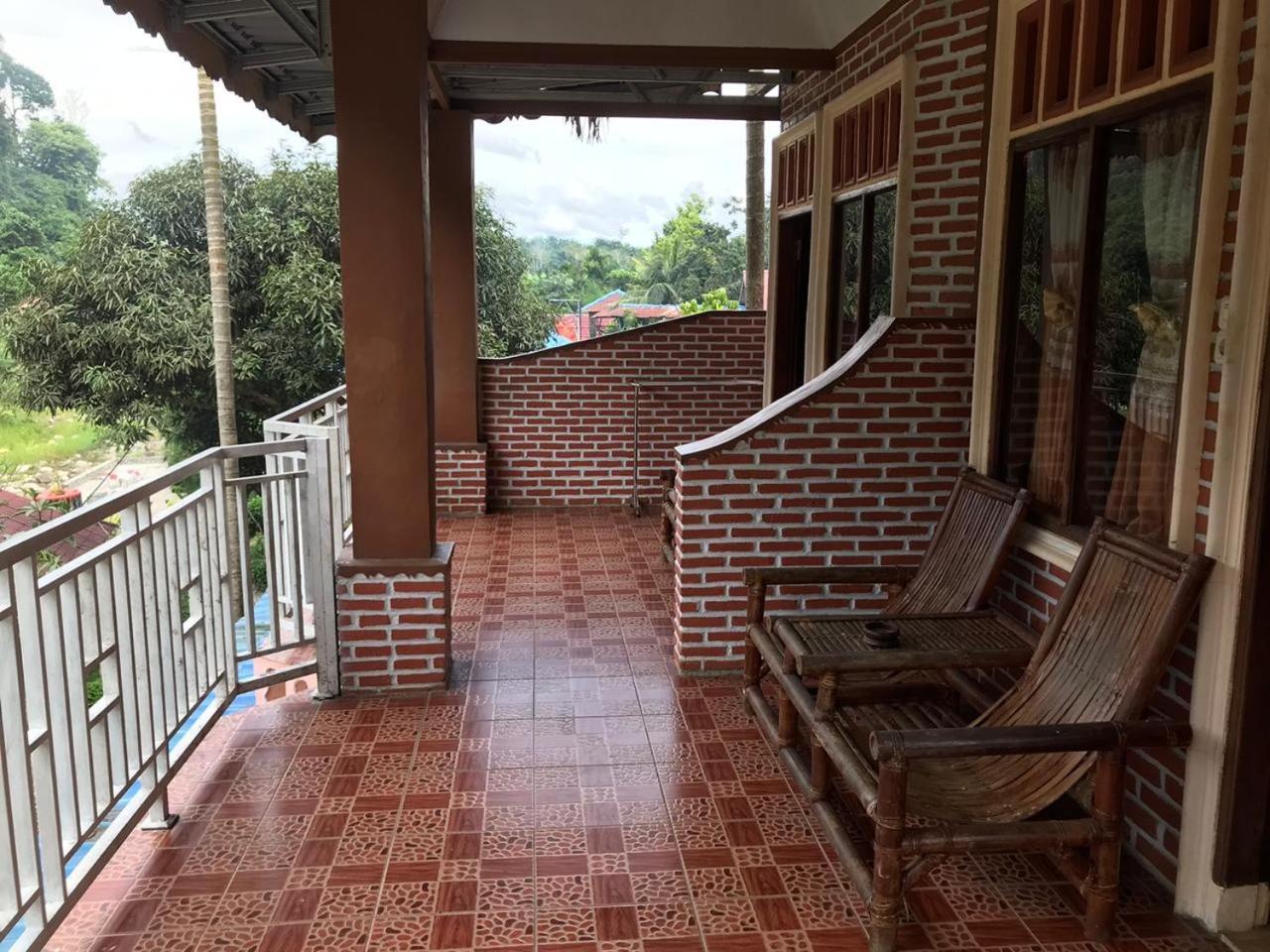 Thomas' Retreat Bukit Lawang Hotel ภายนอก รูปภาพ