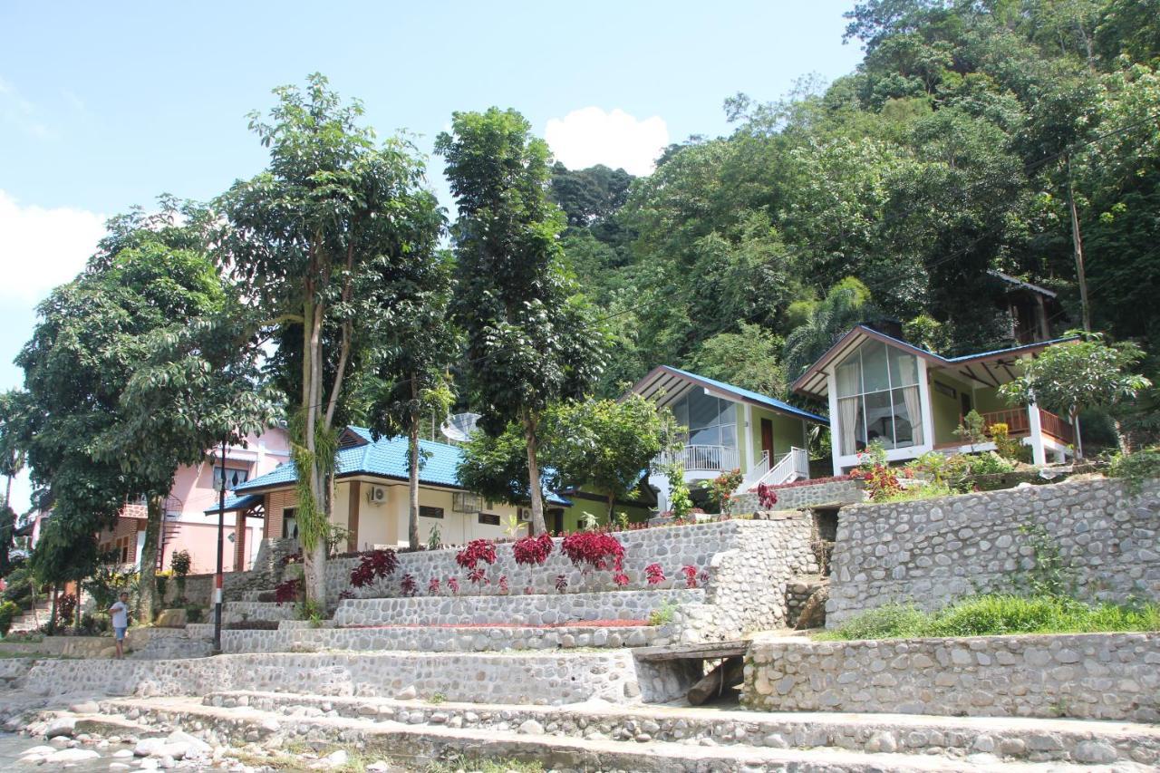 Thomas' Retreat Bukit Lawang Hotel ภายนอก รูปภาพ