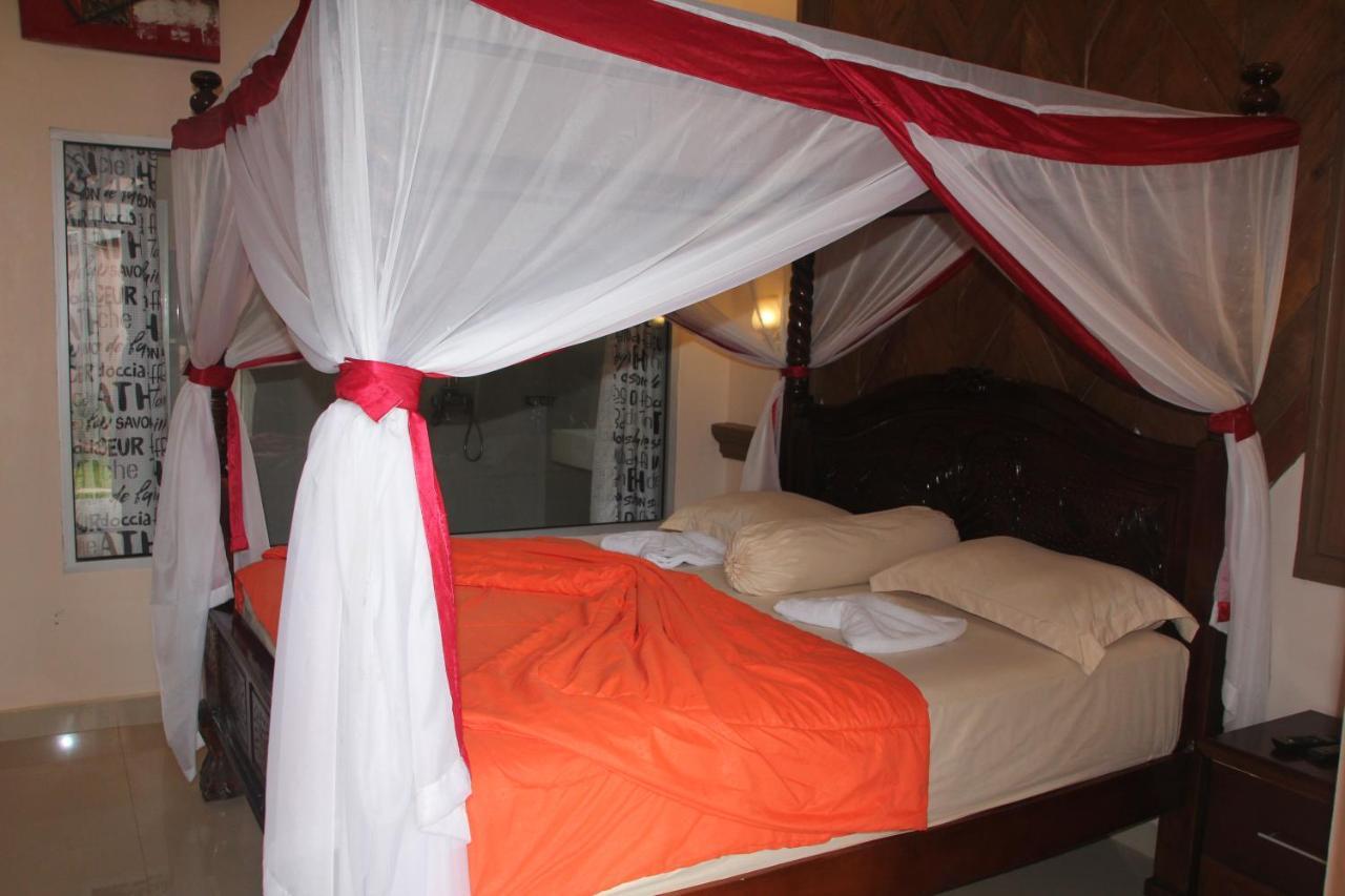Thomas' Retreat Bukit Lawang Hotel ภายนอก รูปภาพ